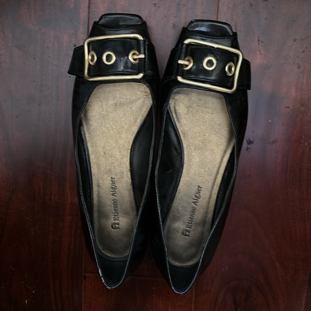 Black/ gold peep toe flats Etienne Aigner patent leather Stardust Size 6 1/2